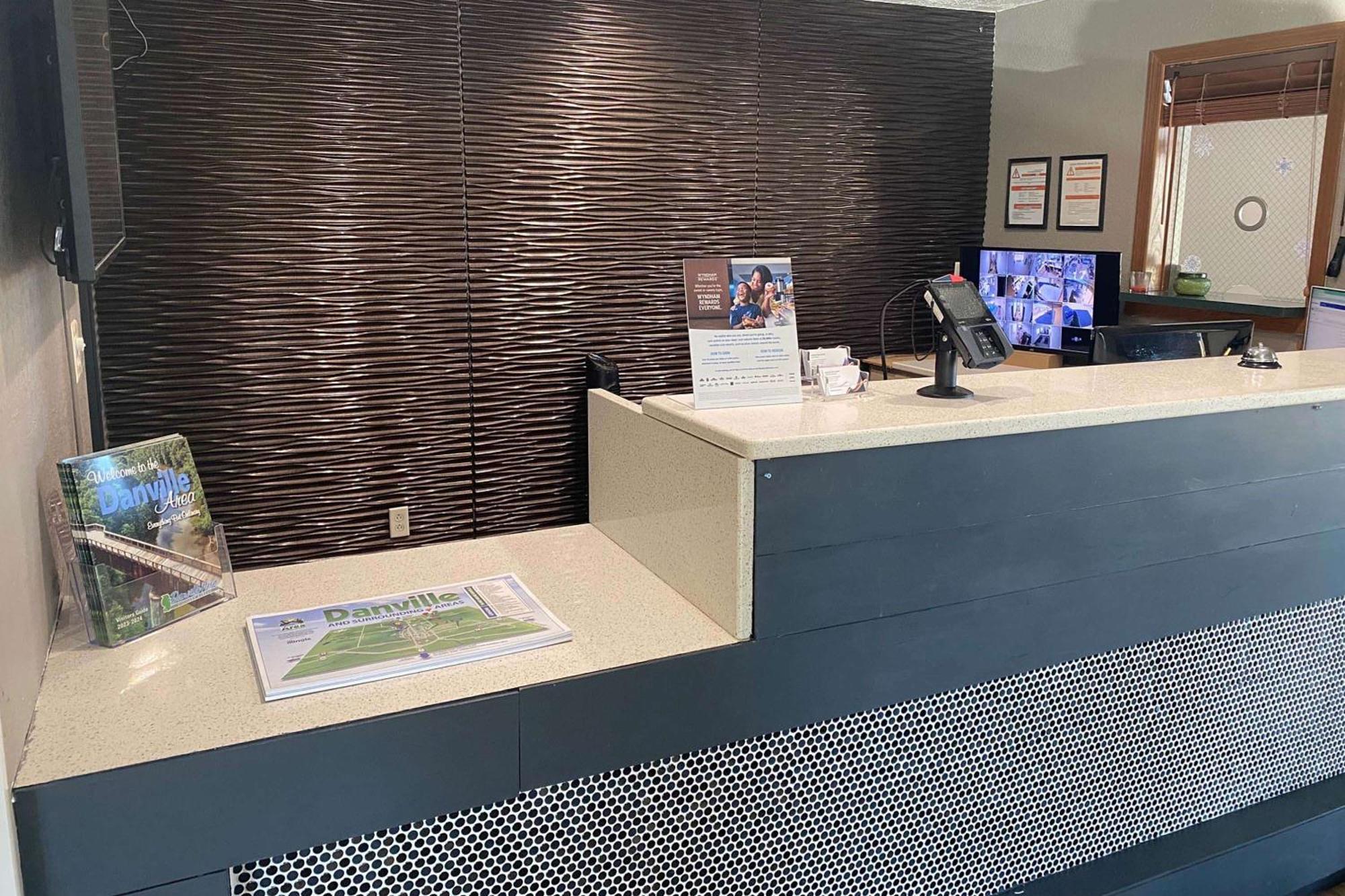 Baymont By Wyndham Danville Il Экстерьер фото